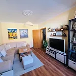 Cozy Central Apartment